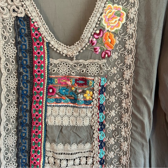 Johnny Was gray embroidered tunic top - Picture 5 of 6